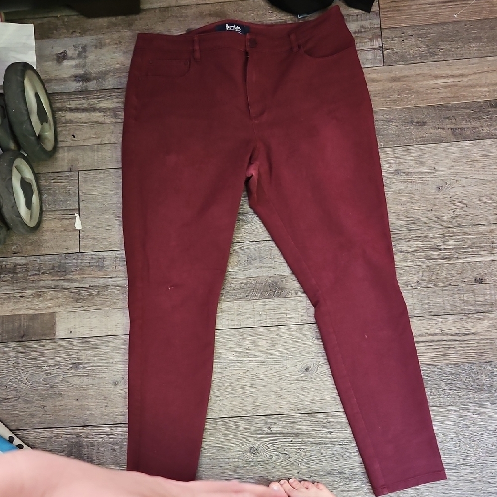 Boden Desined In Britain.  Burgundy Jeans. Womens Size 14R Skinny Jeans